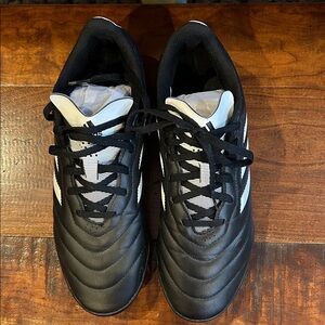 ADIDAS soccer cleats —like new!